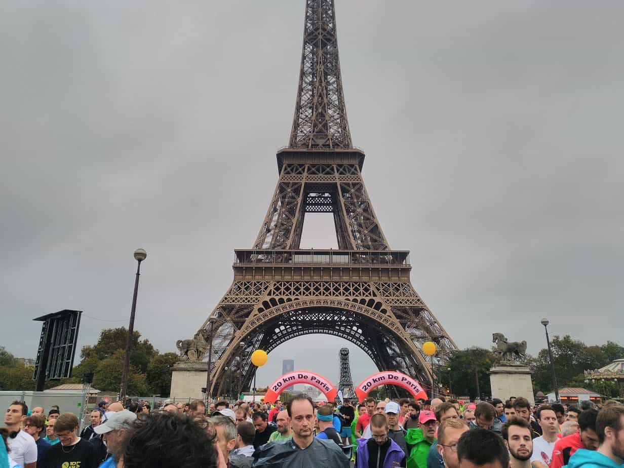 Départ face à la Tour Eiffel