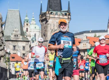 Le marathon de Prague dans une Ville Historique-