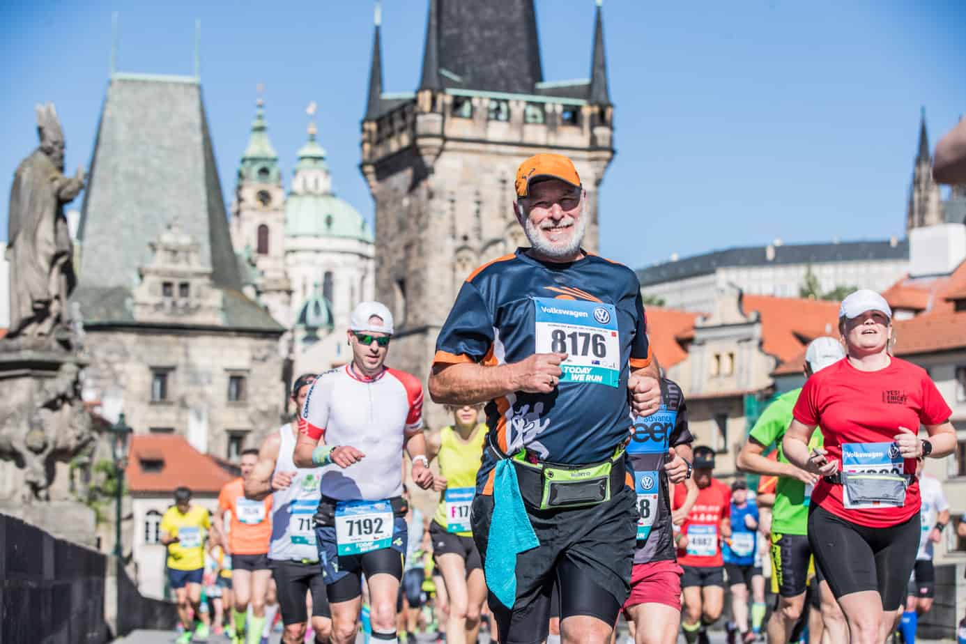 Le marathon de Prague dans une Ville Historique-