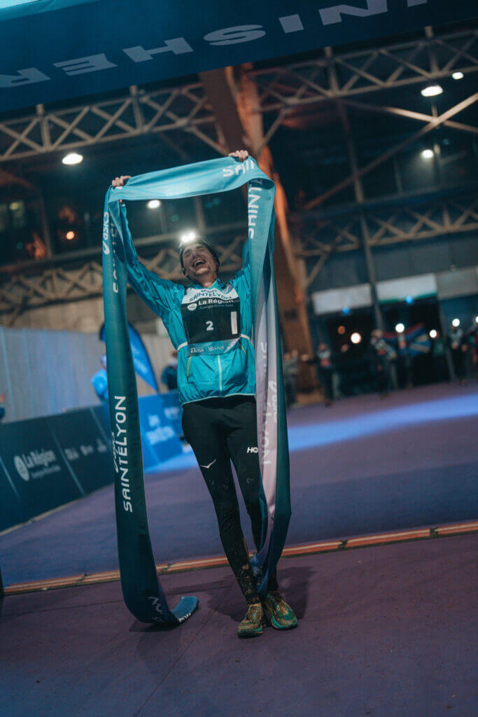 Sylvain Cachard, le vainqueur de la SaintéLyon 2025, à l'arrivée