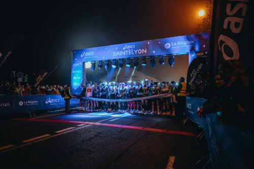 coureurs lors de la course Saintelyon de nuit entre Saint Etienne et Lyon
