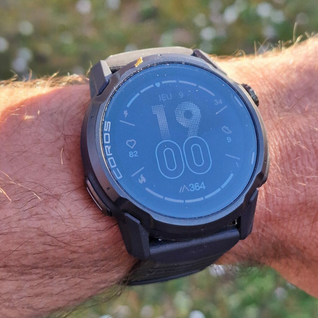 Coros Apex 4 : une montre GPS pensée pour le trail et l'ultra
