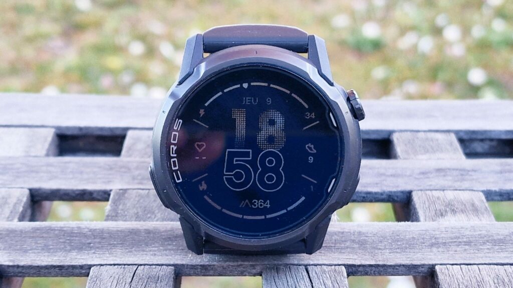 Coros Apex 4 : vue de face