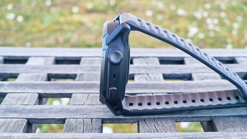 Coros Apex 4 : vue de profil droit