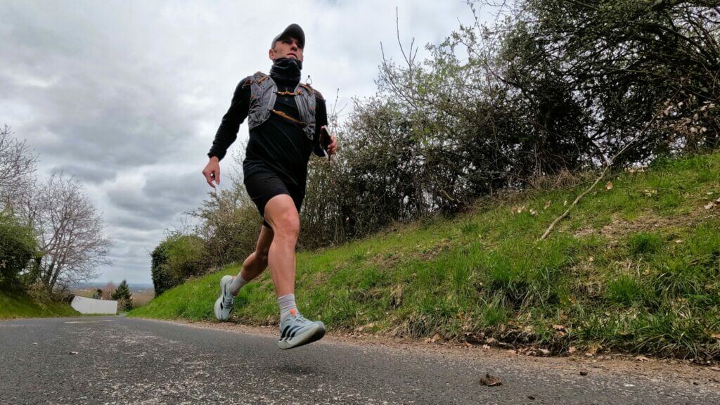 Sur bitume l'adidas Adizero Evo SL ATR est dynamique et fluide