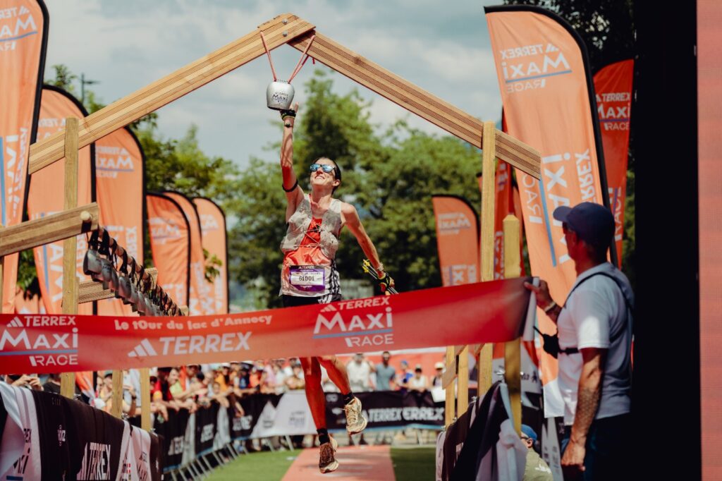 Ruth Croft survole la Shokz Demi-tOur féminine