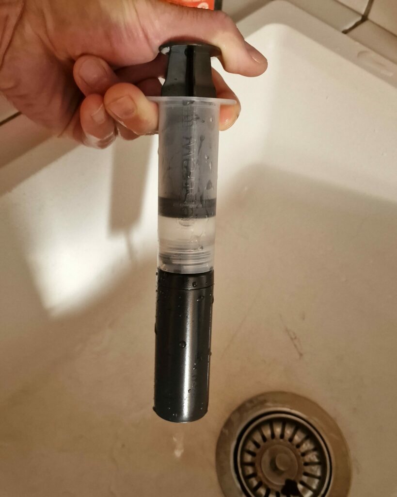 Nettoyage backflush du filtre grâce à la seringue fournie