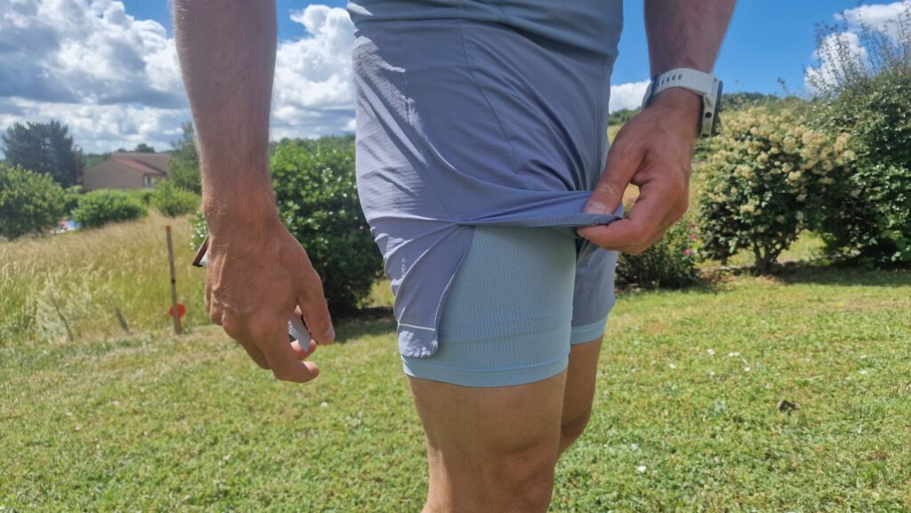 Son cuissard intégré et son short, le tout ultra léger