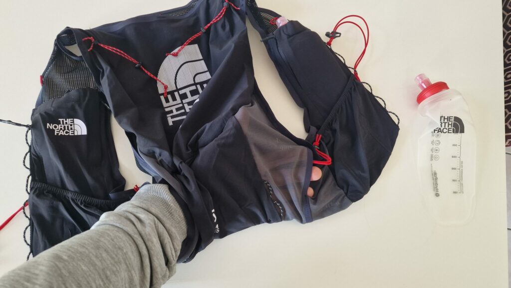 Un rangement ouvert et accessible pour la veste
