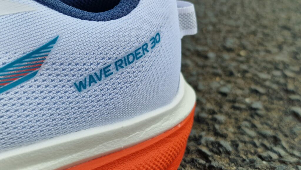 La Mizuno Wave rider 30 se distingue par son équilibre.