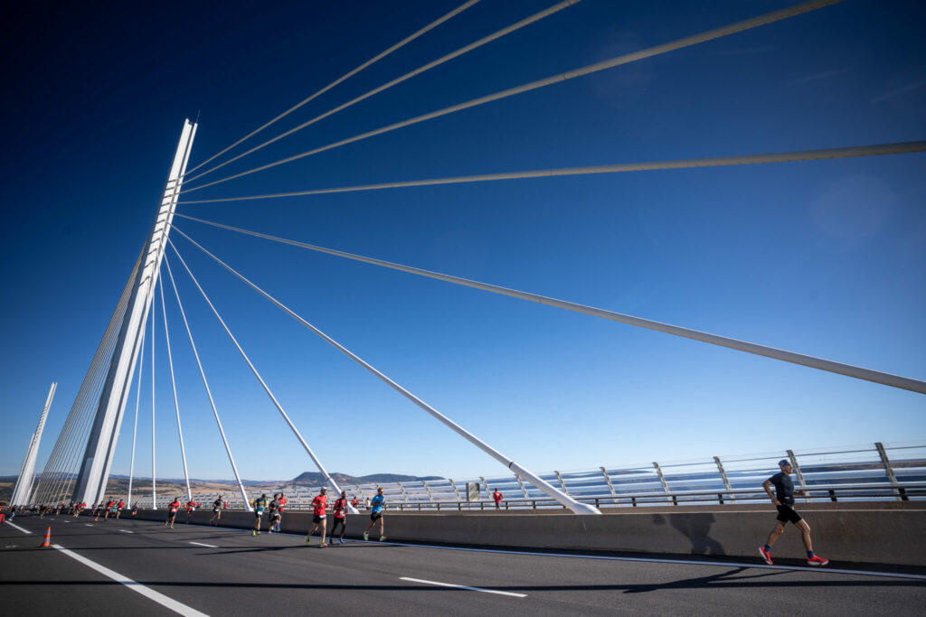23,7 km avec 390 m de D+, avec 4 920 mètres sur le viaduc de Millau
